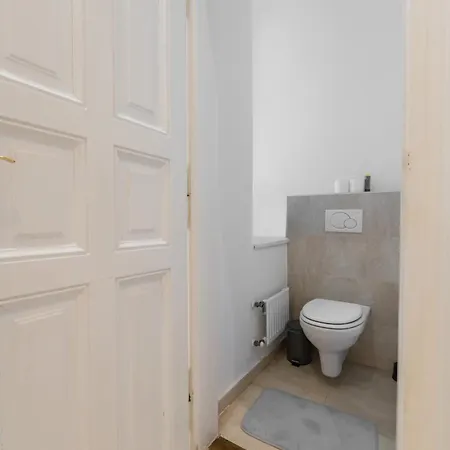 Apartman Spacious By Opera- 2 Br- 2 Bath- Ac