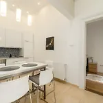 Spacious By Opera- 2 Br- 2 Bath- Ac Appartement Budapest
