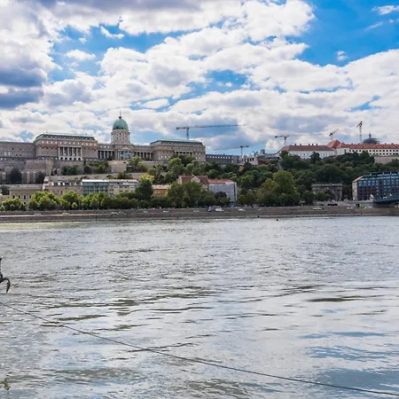 Spacious By Opera- 2 Br- 2 Bath- Ac Appartement Budapest