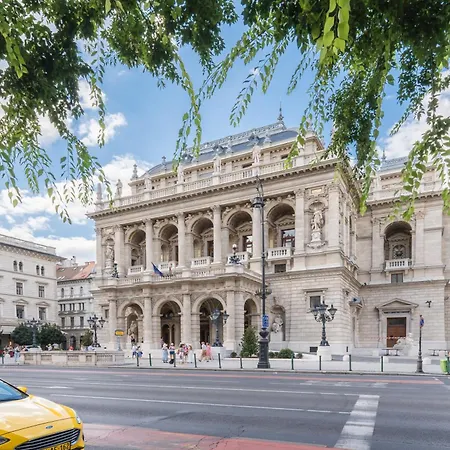 Spacious By Opera- 2 Br- 2 Bath- Ac Appartement Budapest