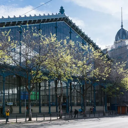 Spacious By Opera- 2 Br- 2 Bath- Ac * Budapest