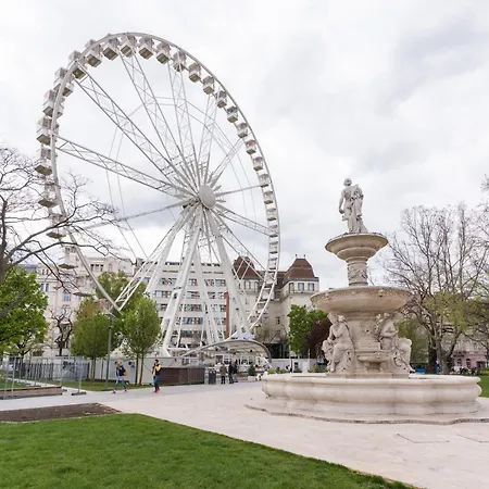 Spacious By Opera- 2 Br- 2 Bath- Ac Apartamento