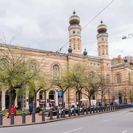 Spacious By Opera- 2 Br- 2 Bath- Ac Appartement *