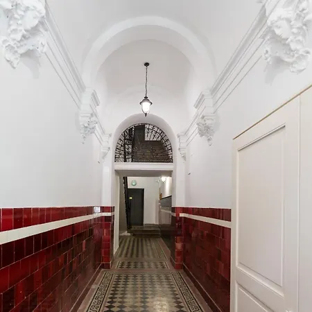 Spacious By Opera- 2 Br- 2 Bath- Ac Apartment *