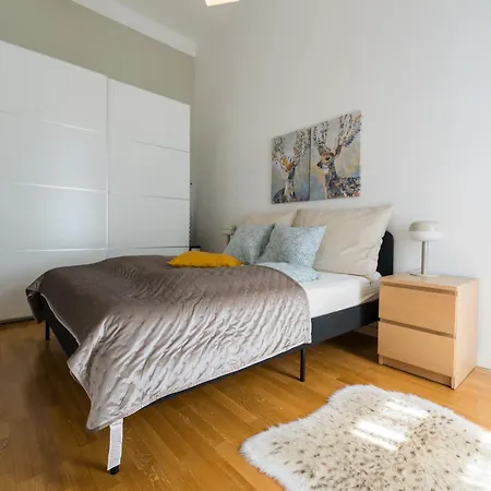 Spacious By Opera- 2 Br- 2 Bath- Ac Appartement *