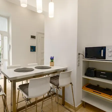 Spacious By Opera- 2 Br- 2 Bath- Ac Appartement Budapest
