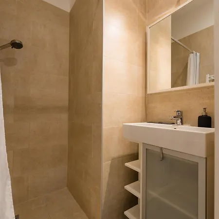 Spacious By Opera- 2 Br- 2 Bath- Ac Apartment *