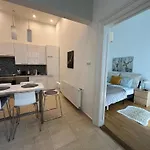 Lägenhet Spacious By Opera- 2 Br- 2 Bath- Ac Budapest
