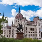 Lägenhet Spacious By Opera- 2 Br- 2 Bath- Ac Budapest