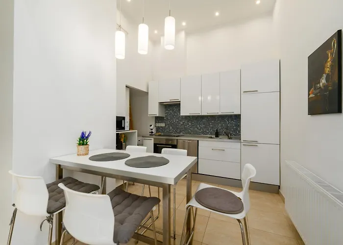 Spacious By Opera- 2 Br- 2 Bath- Ac *