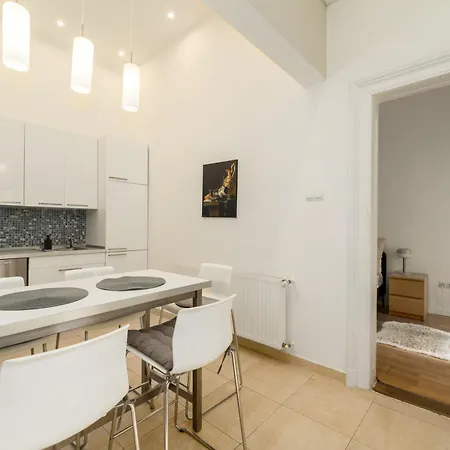 Spacious By Opera- 2 Br- 2 Bath- Ac Апартаменты Будапешт